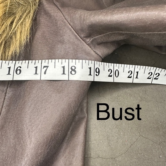 Newport News Women’s Easy Style Leather w/ Faux Fur Trim Jacket Sz Sm - Picture 5 of 10